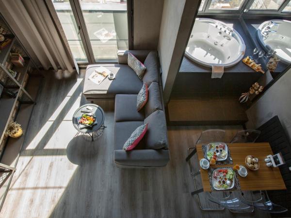 Cityloft 161 : photo 4 de la chambre suite loft avec jacuzzi