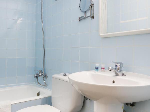 Hostal - Pensión El Amigo : photo 7 de la chambre chambre triple standard