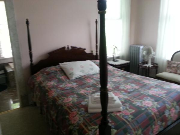 Balfour House : photo 5 de la chambre chambre lit queen-size avec salle de bains privative 