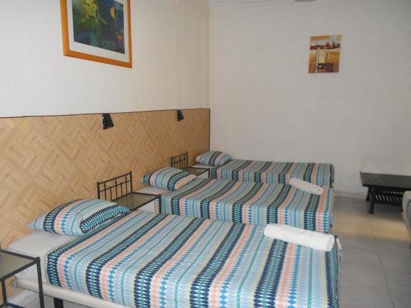 Crescent Rooms : photo 10 de la chambre chambre triple avec salle de bains commune