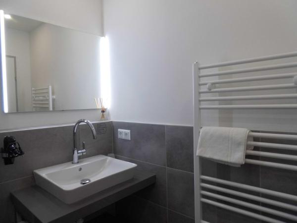 Pension Elisabeth - Rooms & Apartments : photo 5 de la chambre chambre simple avec salle de bains privative