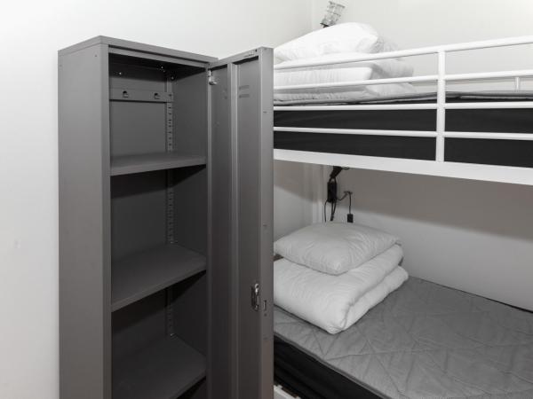 City Backpackers Hostel : photo 3 de la chambre chambre lits jumeaux Économique sans fenêtre