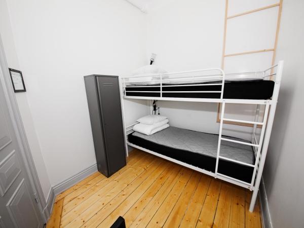 City Backpackers Hostel : photo 2 de la chambre chambre lits jumeaux Économique sans fenêtre