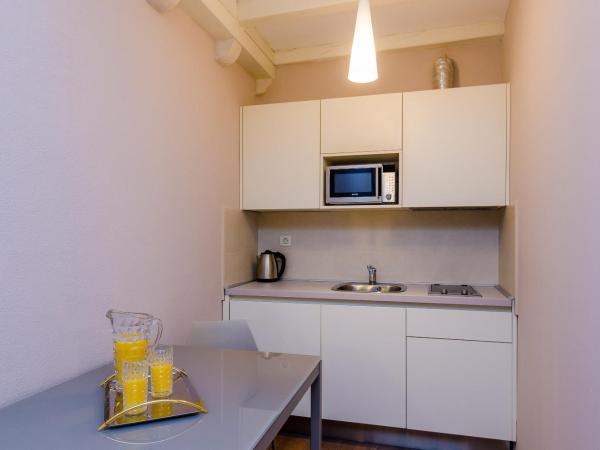 Villa Flores Studio Apartment : photo 8 de la chambre studio