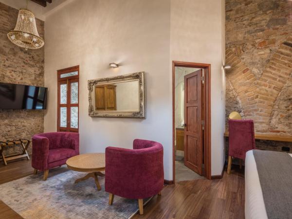 Hotel Casa Monarca : photo 2 de la chambre suite lit king-size