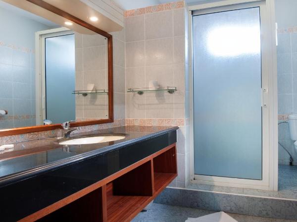 Le Palmiste Resort & Spa : photo 9 de la chambre chambre standard - vue sur piscine ou jardin