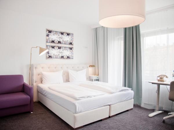 Les Nations : photo 8 de la chambre chambre double confort avec balcon