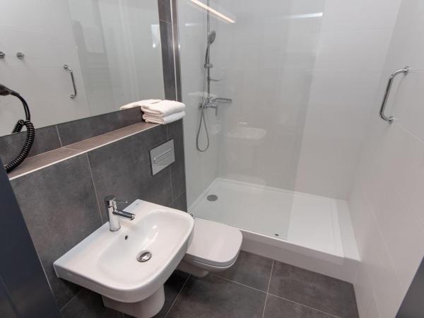 o3Hotel : photo 1 de la chambre chambre simple avec salle de bains privative