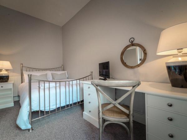 Anabelle's Guest House : photo 8 de la chambre chambre double avec salle de bains privative