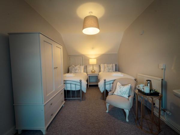 Anabelle's Guest House : photo 3 de la chambre chambre lits jumeaux avec salle de bains commune