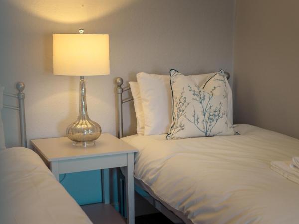 Anabelle's Guest House : photo 5 de la chambre chambre lits jumeaux avec salle de bains commune