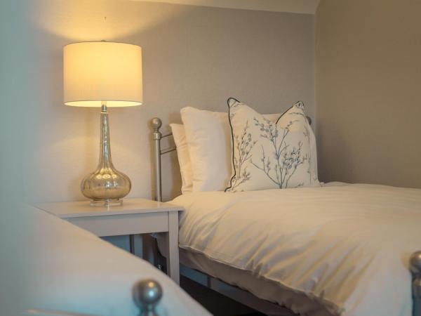 Anabelle's Guest House : photo 6 de la chambre chambre lits jumeaux avec salle de bains commune