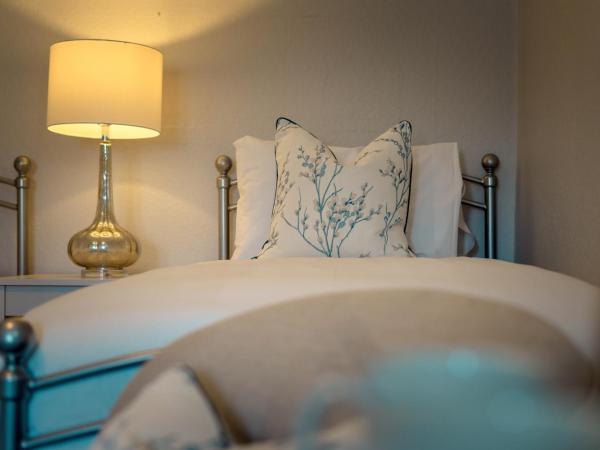 Anabelle's Guest House : photo 7 de la chambre chambre lits jumeaux avec salle de bains commune