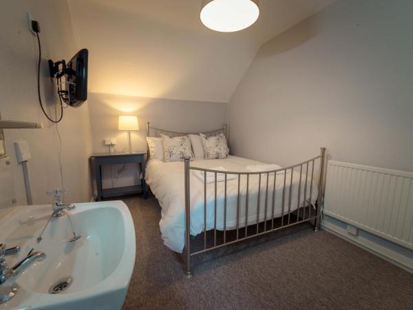 Anabelle's Guest House : photo 3 de la chambre chambre double avec salle de bains commune