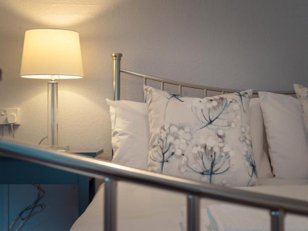 Anabelle's Guest House : photo 5 de la chambre chambre double avec salle de bains commune