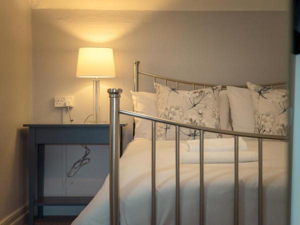 Anabelle's Guest House : photo 7 de la chambre chambre double avec salle de bains commune