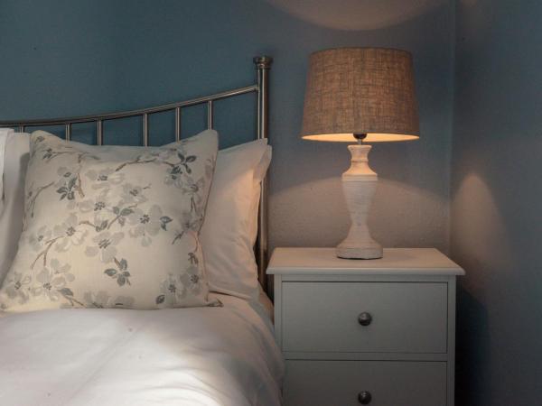 Anabelle's Guest House : photo 9 de la chambre chambre double avec salle de bains commune