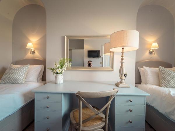 Anabelle's Guest House : photo 6 de la chambre chambre lits jumeaux avec salle de bains privative