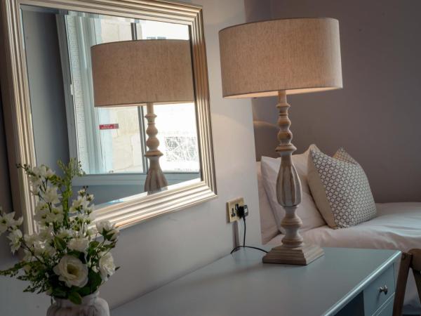 Anabelle's Guest House : photo 7 de la chambre chambre lits jumeaux avec salle de bains privative