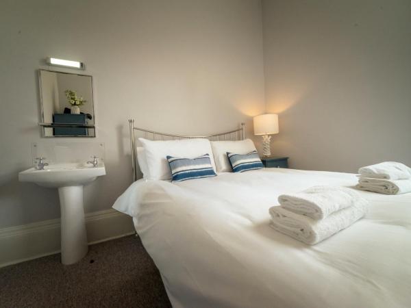 Anabelle's Guest House : photo 10 de la chambre chambre double avec salle de bains commune