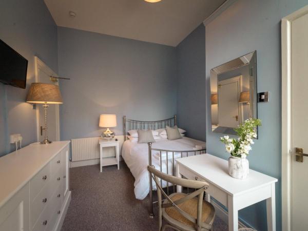 Anabelle's Guest House : photo 3 de la chambre chambre double avec salle de bains privative