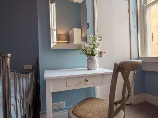 Anabelle's Guest House : photo 5 de la chambre chambre double avec salle de bains privative