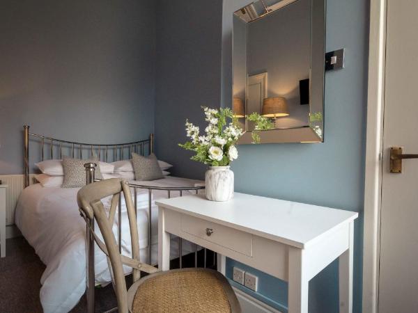 Anabelle's Guest House : photo 6 de la chambre chambre double avec salle de bains privative