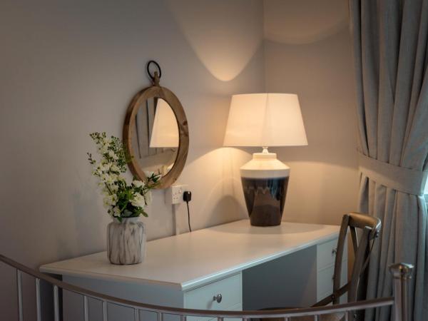 Anabelle's Guest House : photo 7 de la chambre chambre double avec salle de bains privative