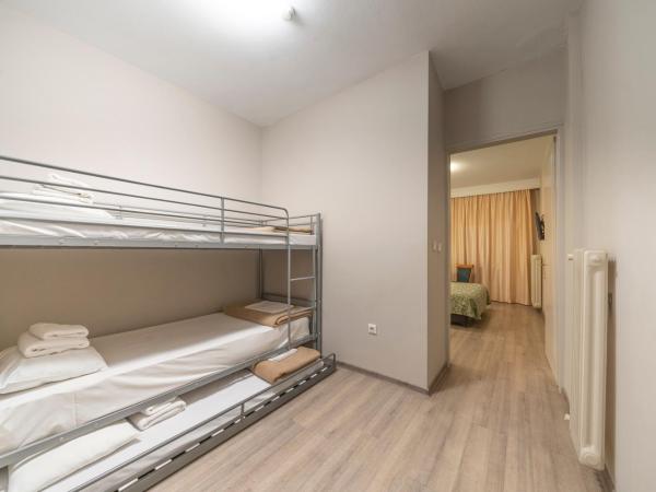 Vergina Hotel : photo 4 de la chambre chambre familiale (2 adultes + 2 enfants) - parking gratuit