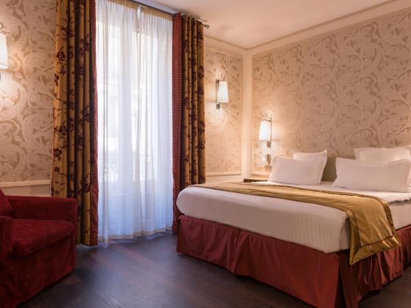 Crystal Hotel : photo 1 de la chambre chambre supérieure avec canapé-lit