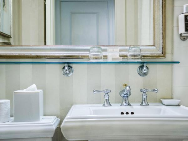 Mayflower Park Hotel : photo 3 de la chambre chambre lit queen-size