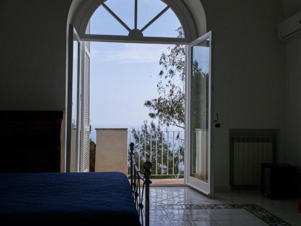 Villacore Luxury B&B : photo 10 de la chambre suite lit king-size - vue sur mer