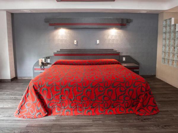 Hotel La Rosa - Sólo Adultos : photo 3 de la chambre chambre double avec baignoire spa