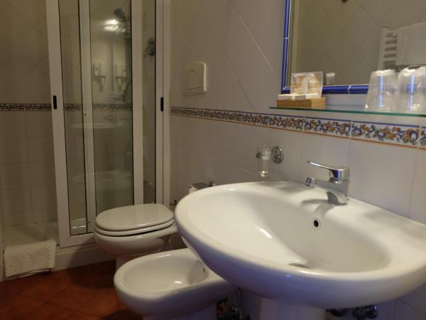 Hotel Villa Nettuno : photo 4 de la chambre chambre double ou lits jumeaux standard - vue sur mer