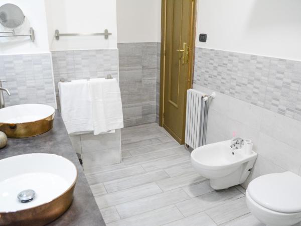 B&B Casa Cupiello : photo 7 de la chambre chambre double avec salle de bains privative