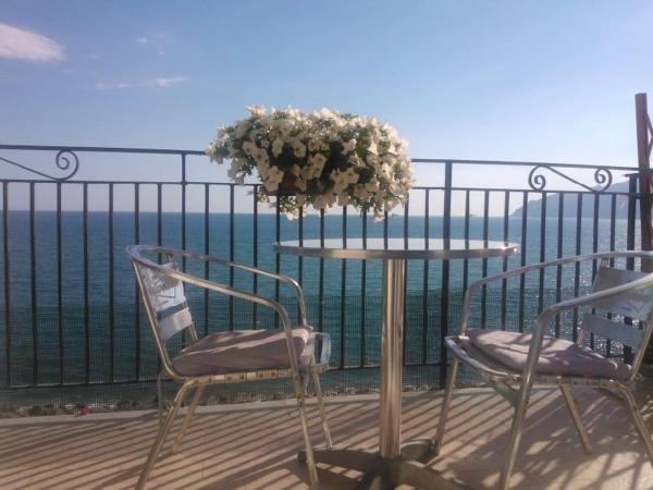 B&B Fronte Del Mare : photo 2 de la chambre chambre quadruple - vue sur mer