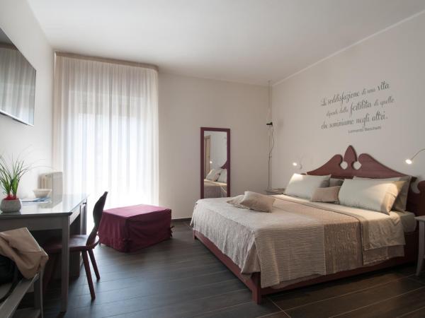 KissfromSalento B&B+Bike : photo 2 de la chambre chambre lit king-size avec balcon