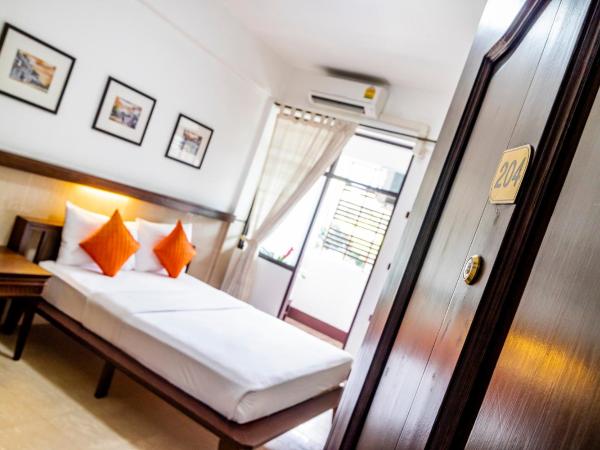 Sakulchai Place : photo 3 de la chambre chambre double ou lits jumeaux standard - fumeurs