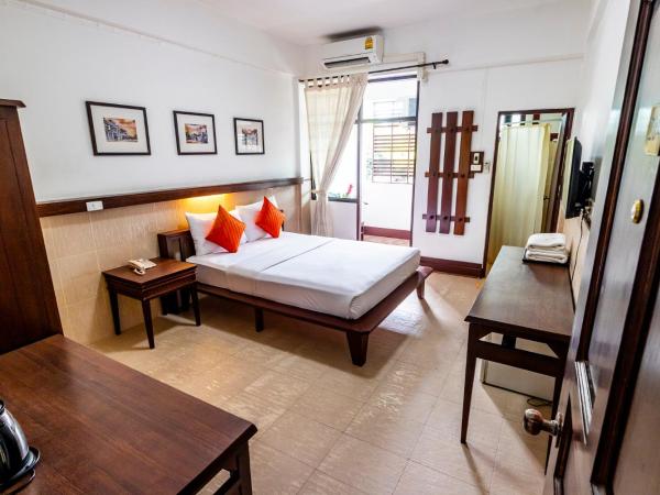 Sakulchai Place : photo 2 de la chambre chambre double ou lits jumeaux standard - fumeurs