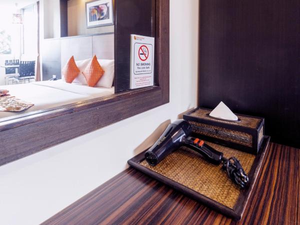 Sakulchai Place : photo 6 de la chambre chambre deluxe double ou lits jumeaux