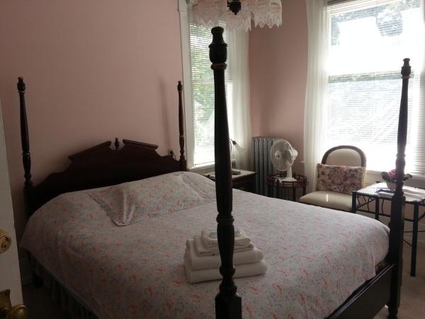 Balfour House : photo 8 de la chambre chambre lit queen-size avec salle de bains privative 