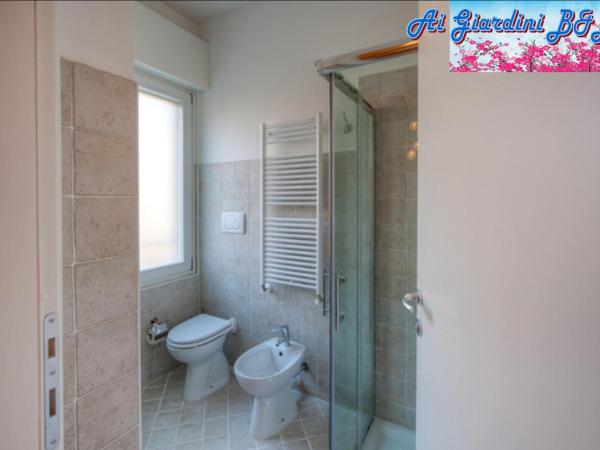 Ai Giardini Rooms : photo 5 de la chambre chambre double avec salle de bains privative