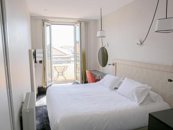 Hôtel Vendôme : photo 1 de la chambre chambre double avec terrasse