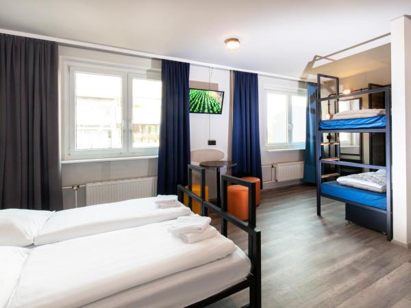 a&o Berlin Hauptbahnhof : photo 5 de la chambre chambre familiale (2 adultes et 2 enfants)