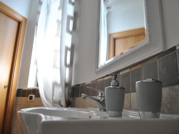 B&B Villa Pietrachiara : photo 5 de la chambre chambre double avec salle de bains privative