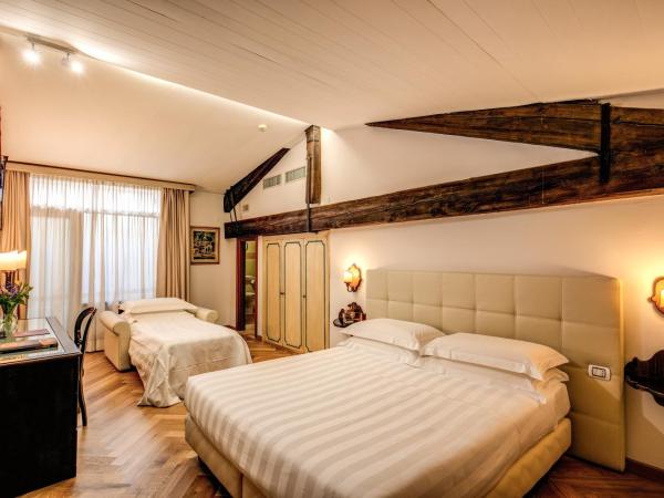 Hotel Croce Di Malta : photo 1 de la chambre chambre triple