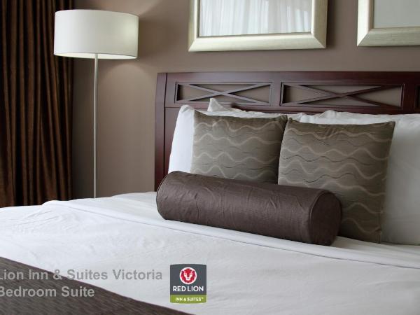 Red Lion Inn and Suites Victoria : photo 2 de la chambre suite 1 chambre
