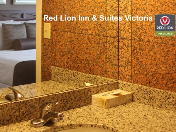 Red Lion Inn and Suites Victoria : photo 3 de la chambre studio