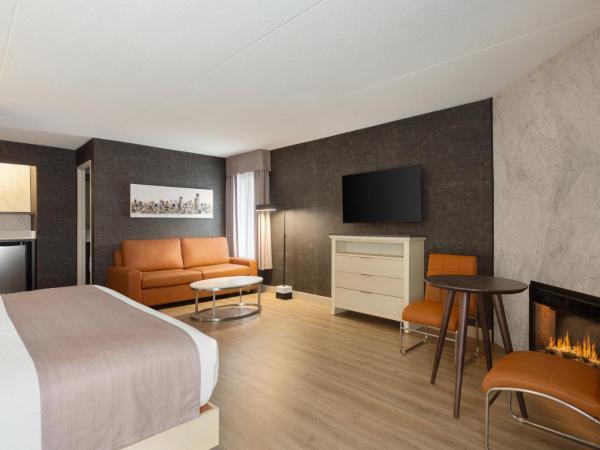 Days Inn by Wyndham Toronto West Mississauga : photo 6 de la chambre chambre lit king-size deluxe - non-fumeurs