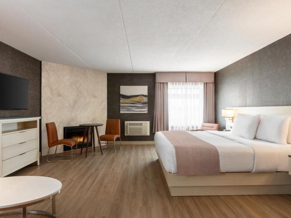 Days Inn by Wyndham Toronto West Mississauga : photo 7 de la chambre chambre lit king-size deluxe - non-fumeurs